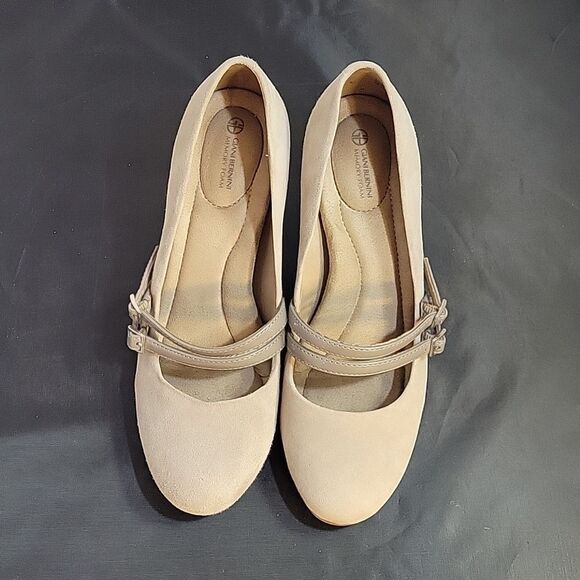 GIANI BERNINI MEMORY FOAM SUEDE ROUND TOE MARY JANE PUMP SHOES - Picture 4 of 16